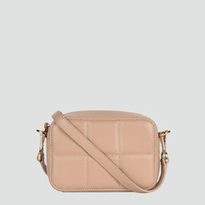 recycled genuine quilted leather camera bag beige tan#color_camel-quilt