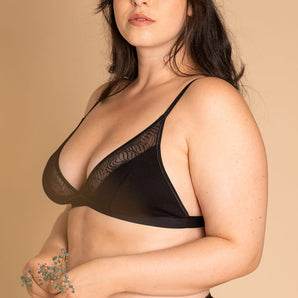 Olly - Lingerie française et éco responsable avec soutien-gorge noir en coton bio et dentelle.