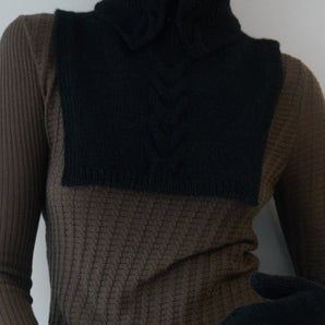 Pynė: Black Alpaca Wool Neckwarmer