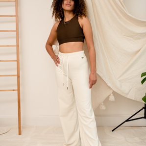 Find the perfect sustainable activewear outfit for any workout, from yoga to weightlifting. Sustainable activewear leggings made with recycled materials, perfect for eco-conscious yoga enthusiasts.